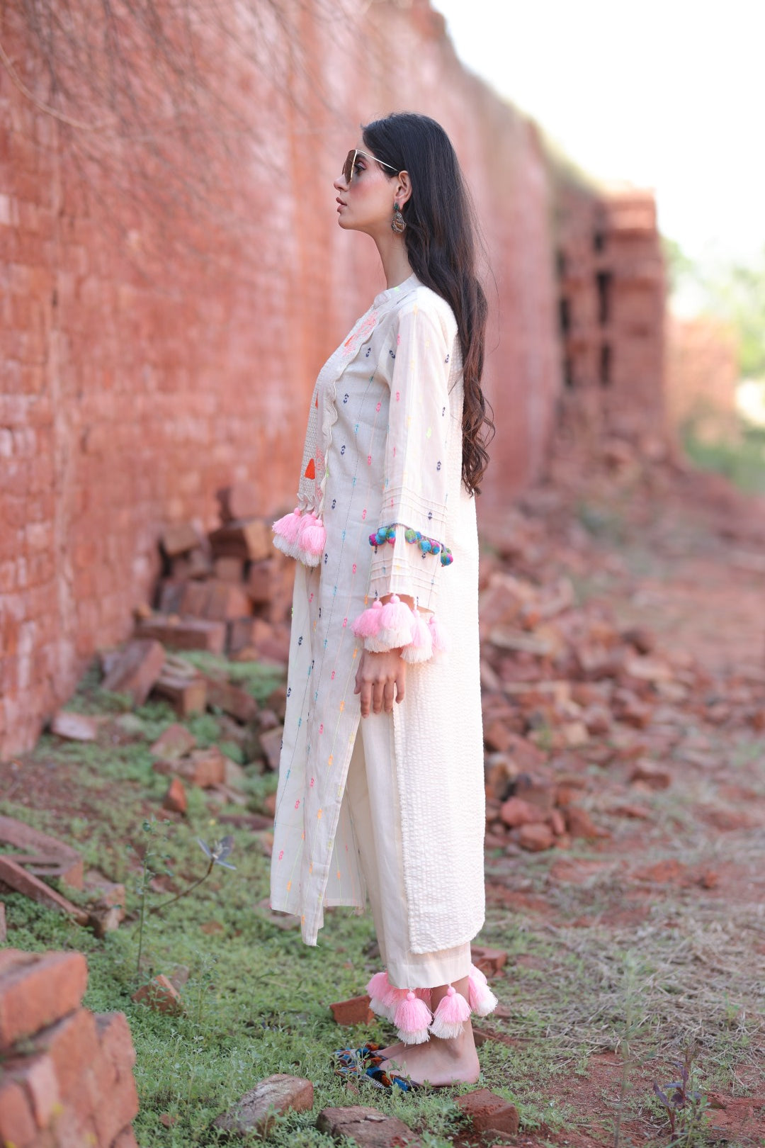Swaying tassels and embroidered dreams from the side view 💫