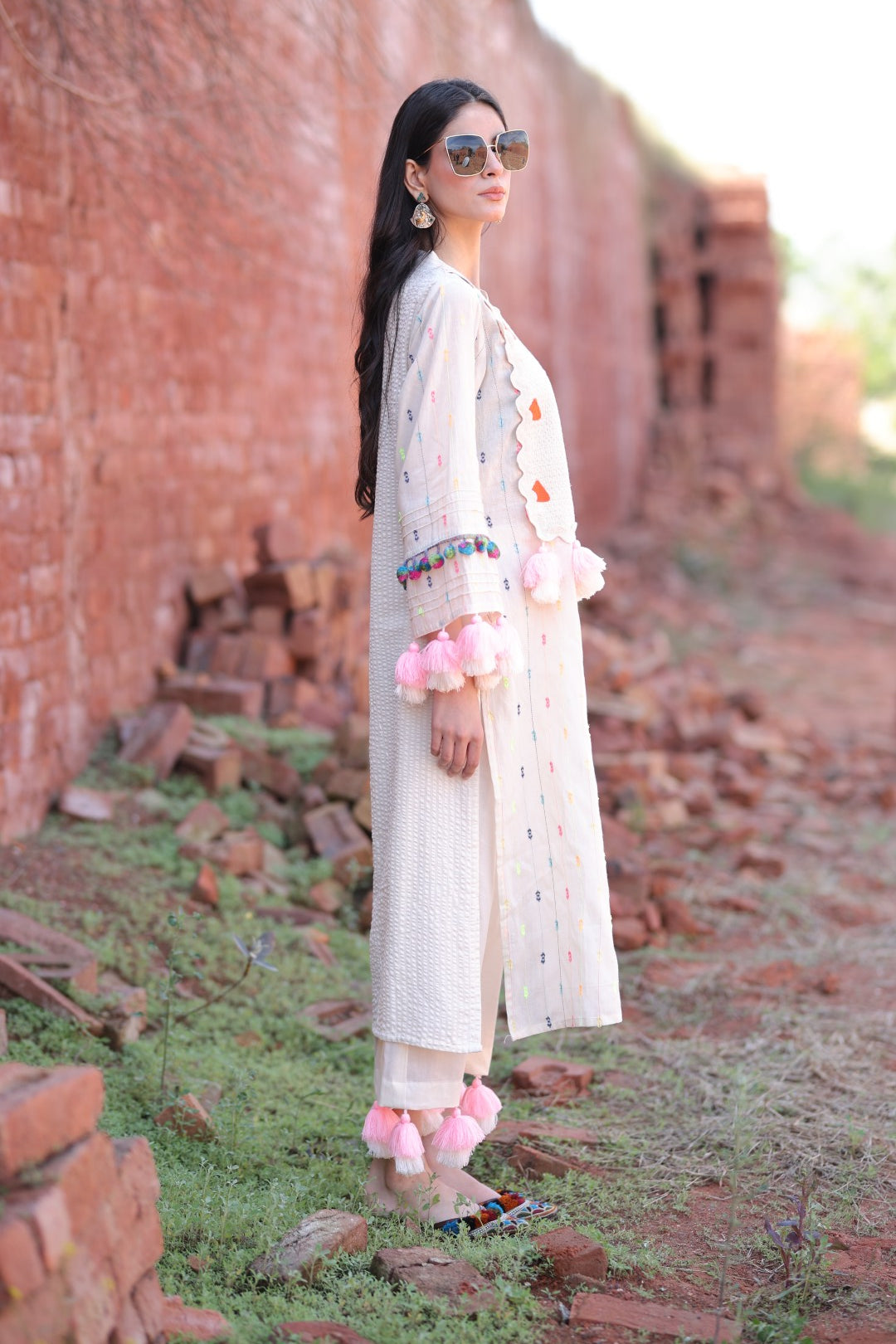 The sun motif catches the light—just like her Rooh 🌼