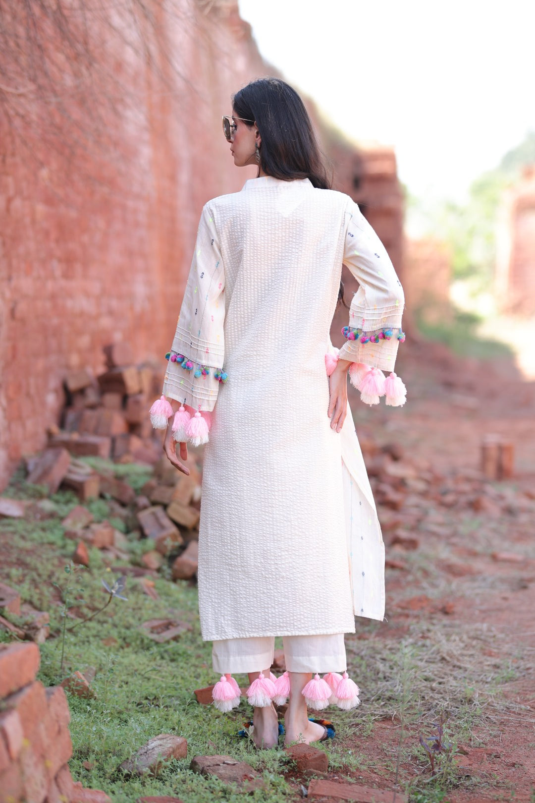 Every thread tells a story—even as she walks away ✨