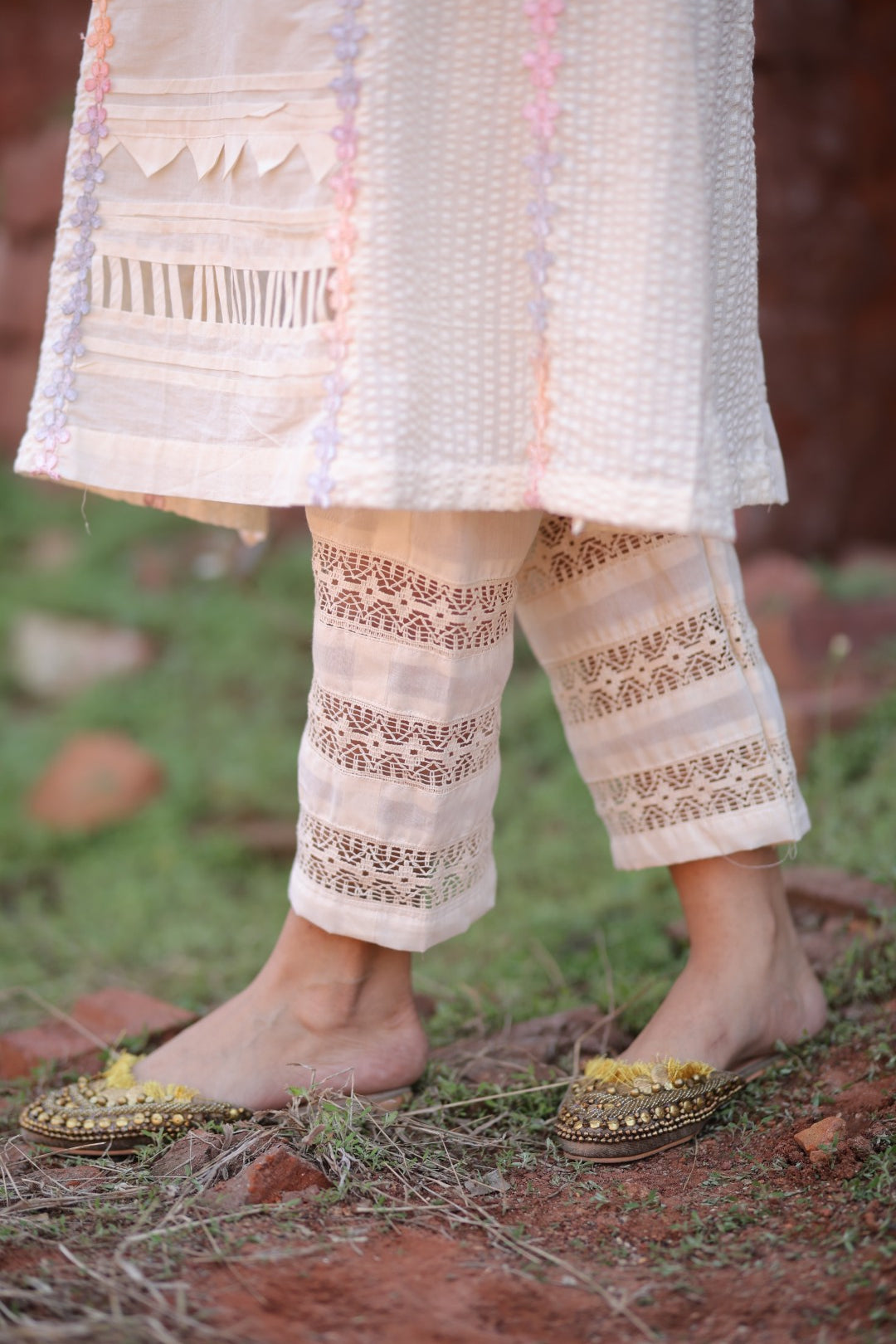 Ivory Geometric Thread Kurta Set with Lace Details