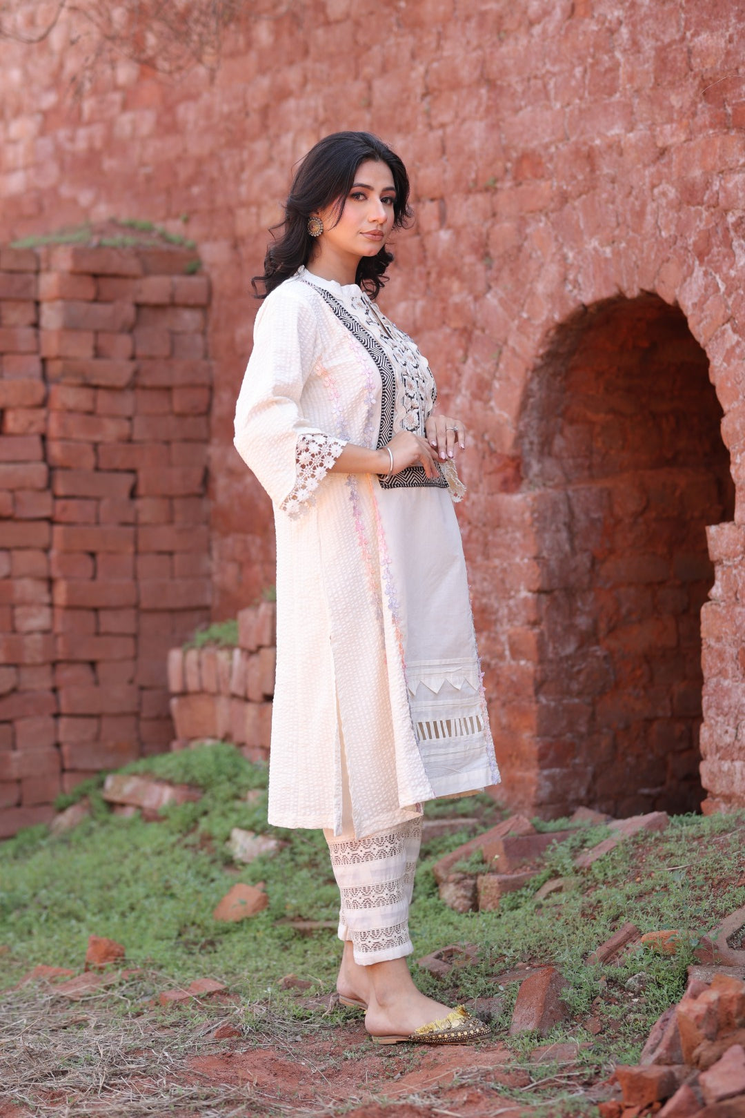 Right profile of the kurta highlighting sleeve lace and clean cut