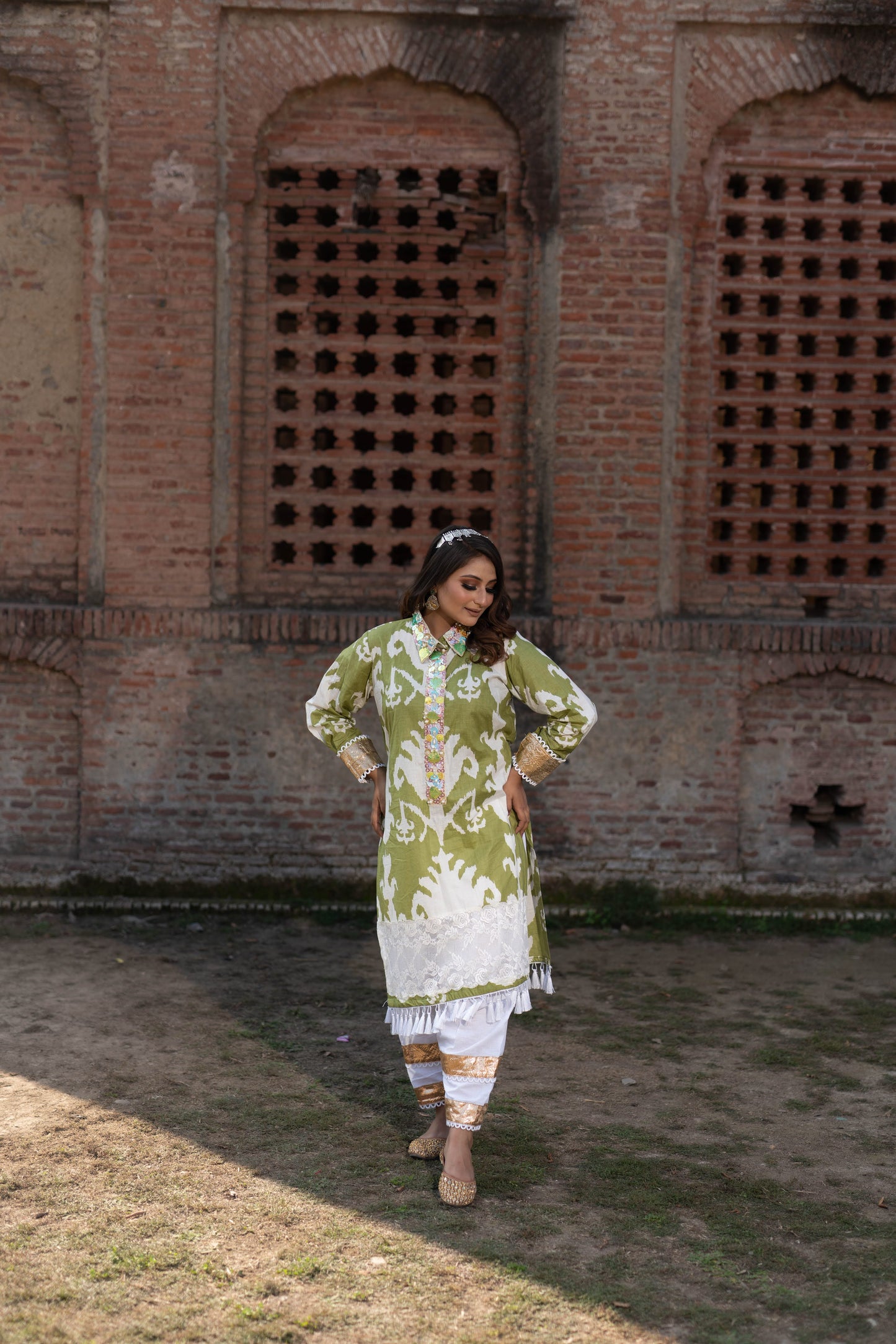 Colored dresses in block printing by @ManiDuaKhanna is crafted in Mull Cotton. Featuring a intricate embroidery. A shirt collar, 3/4th sleeves offers a comfortable fit. Showcasing latest summer bloom collection