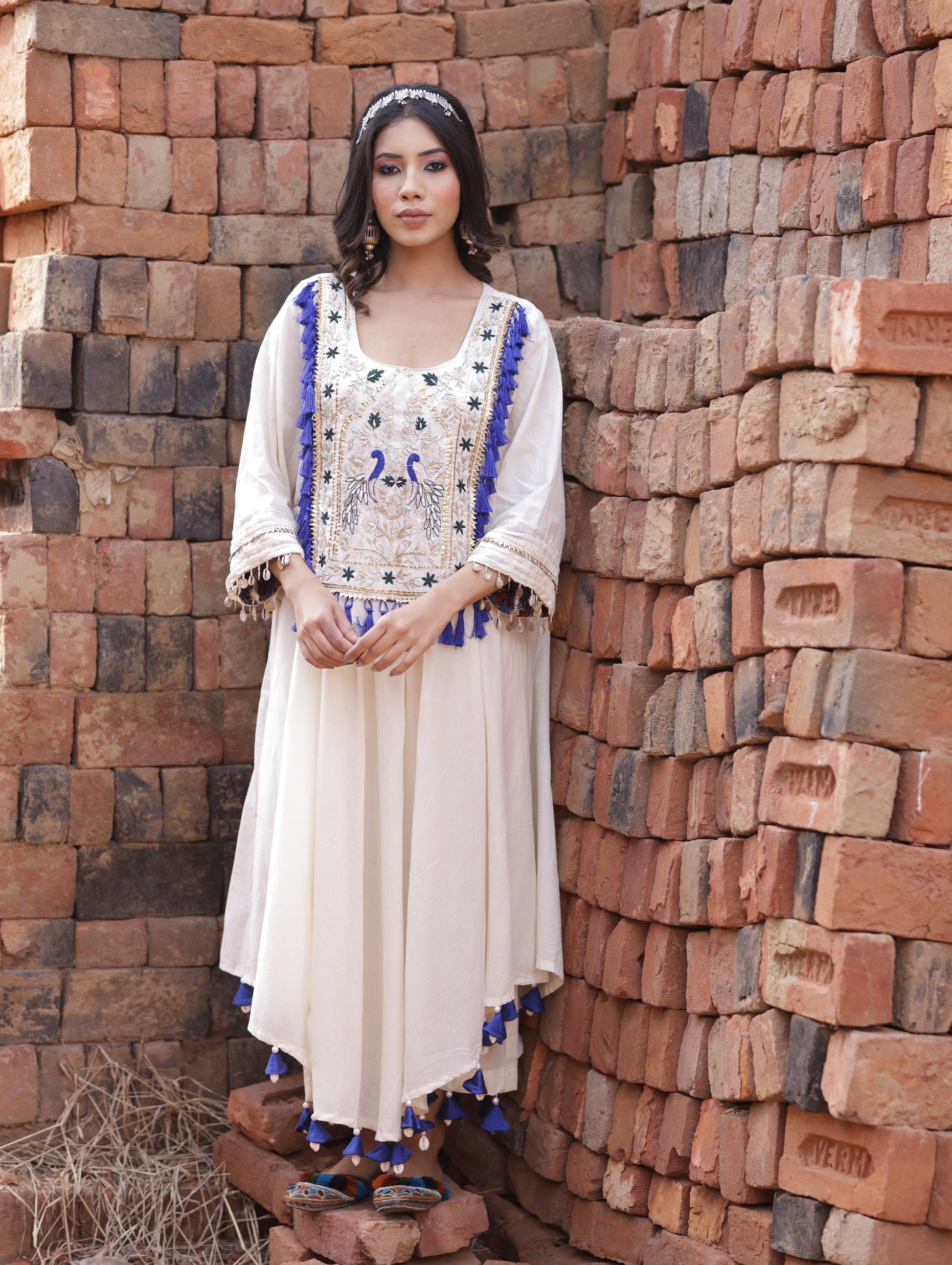 Cotton	Zari	A-Line	Pull On	No Back Pocket	Full Sleeves	Round Neck	Straight	Mid Waist	Embellished & Sequined